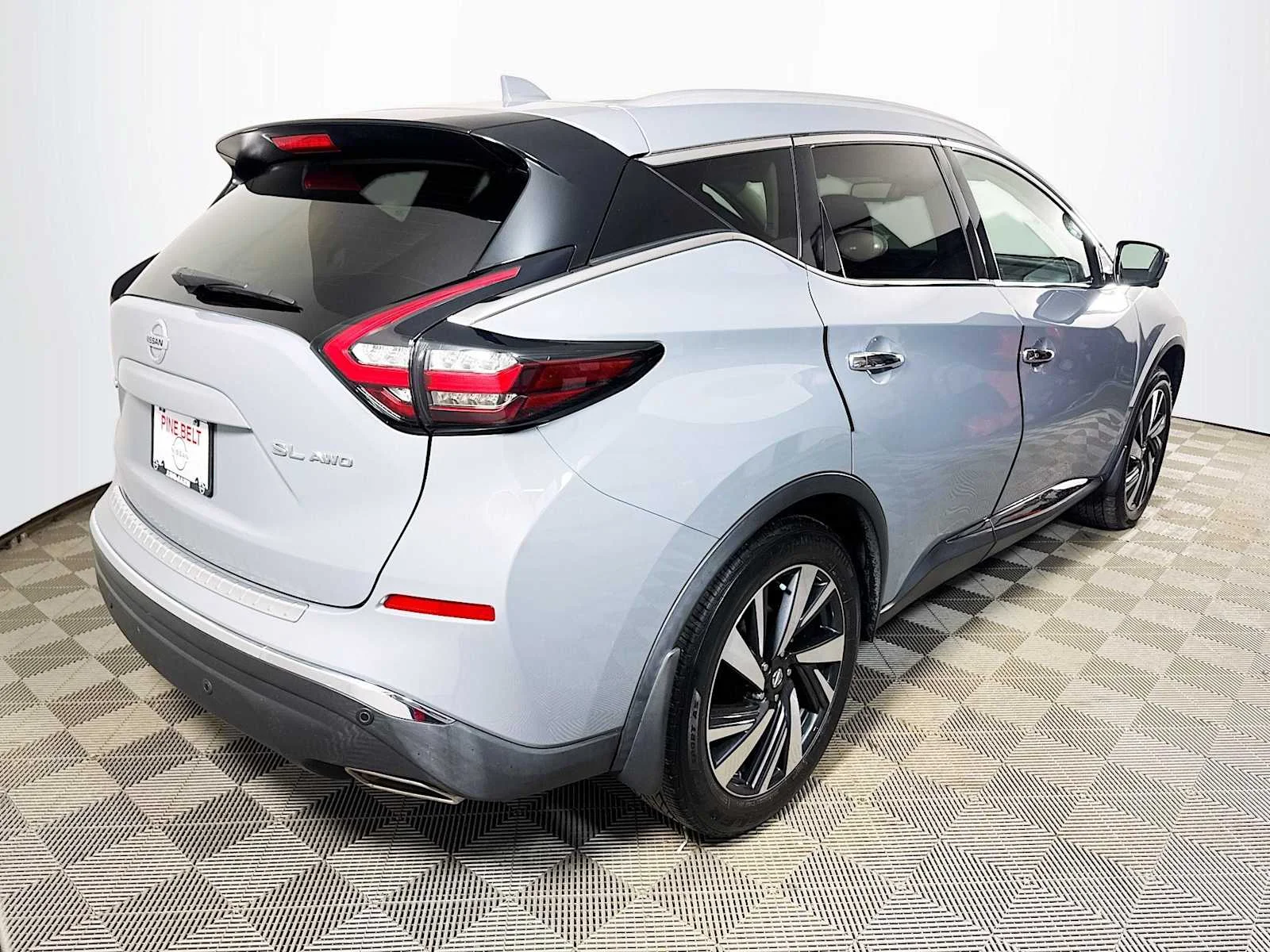 Used 2022 Boulder Gray Pearl Nissan SL image 4