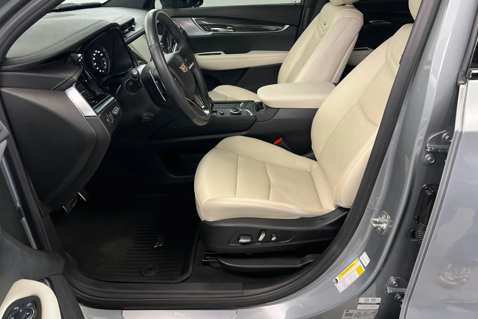 2025 Cadillac XT6 Sport - Photo 17