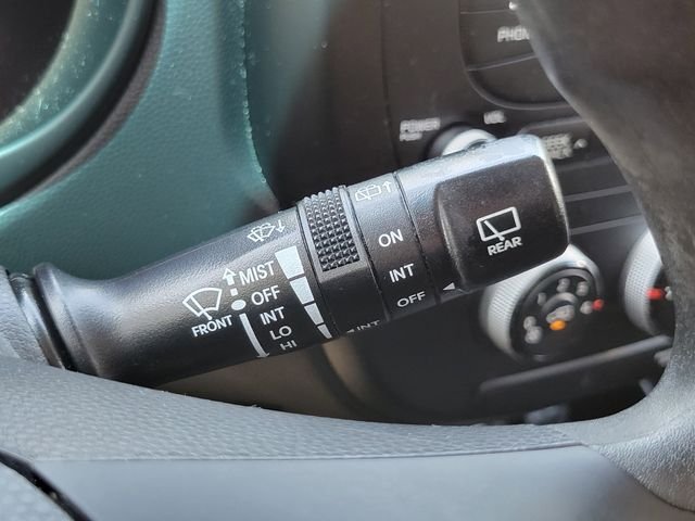 Used 2018 White Kia Base image 17