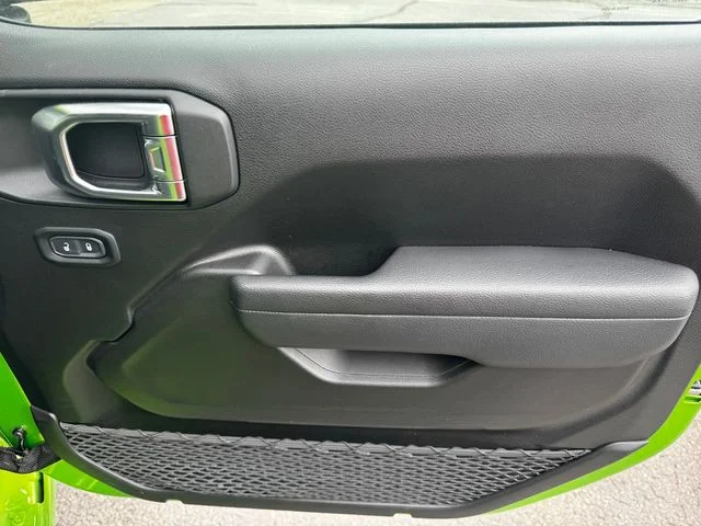 Certified Used 2025  Jeep Sport S 4xe image 13
