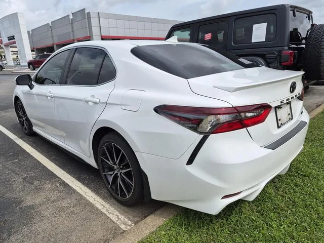 Used 2024 Ice Cap Toyota SE image 3