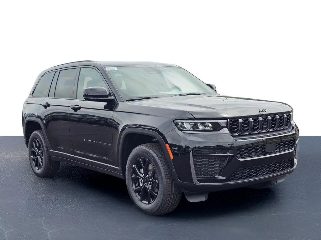 New 2026 Diamond Black Crystal Pearl-Coat Exterior Paint Jeep Altitude image 5