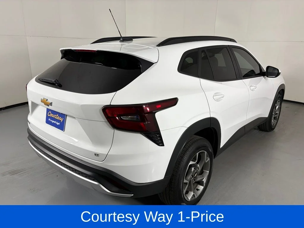 Used 2025 White Chevrolet LT image 11