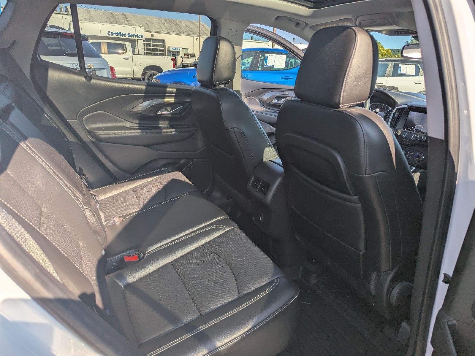 Used 2022 Summit White GMC SLT image 34