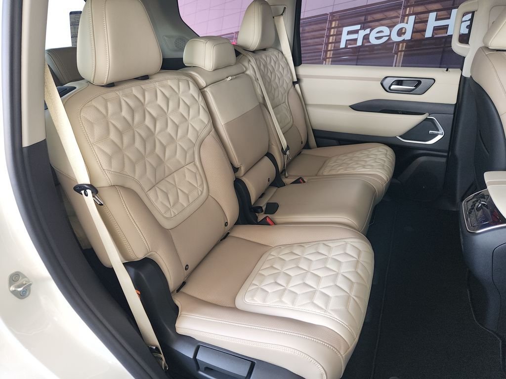 New 2026 Aspen White TriCoat Nissan Platinum image 12