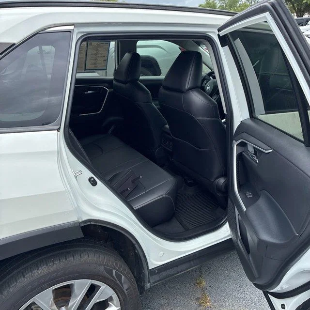 Used 2021 White Toyota XLE Premium image 11