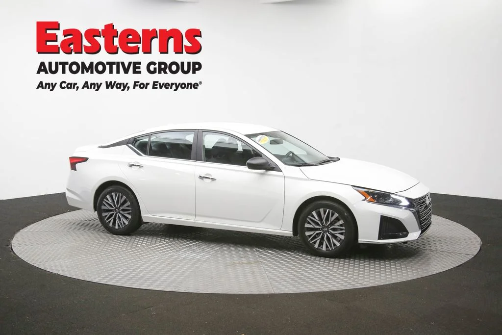 Used 2025 White Nissan 2.5 SV image 48