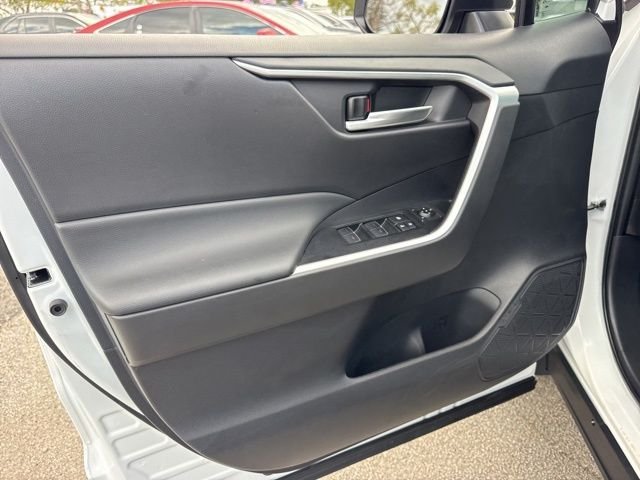 Used 2025 White Toyota XLE image 31