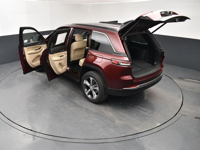 New 2026 Velvet Red Pearl-Coat Exterior Paint Jeep Limited image 28