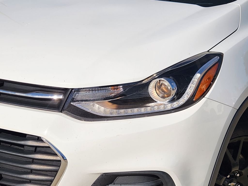 Used 2022 Summit White Chevrolet LT image 11