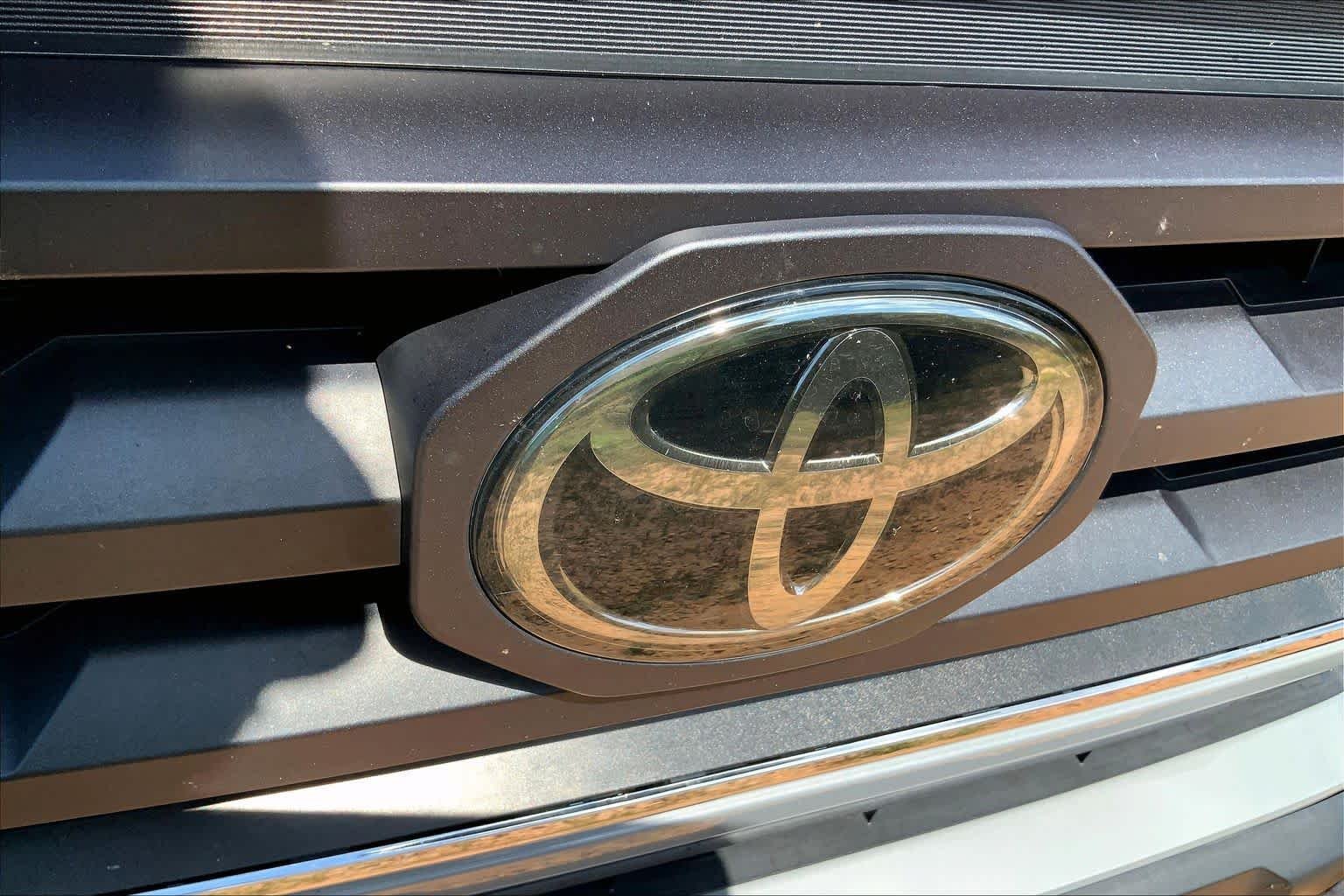 Used 2021 Cement Toyota SR5 image 28