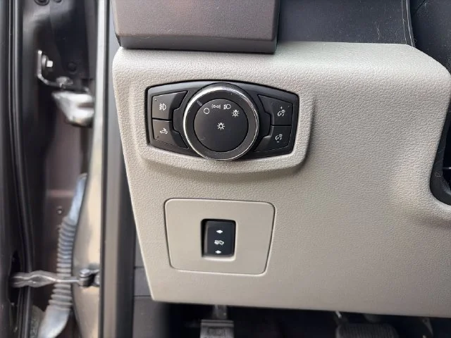 Used 2017 Gray Ford XLT image 11
