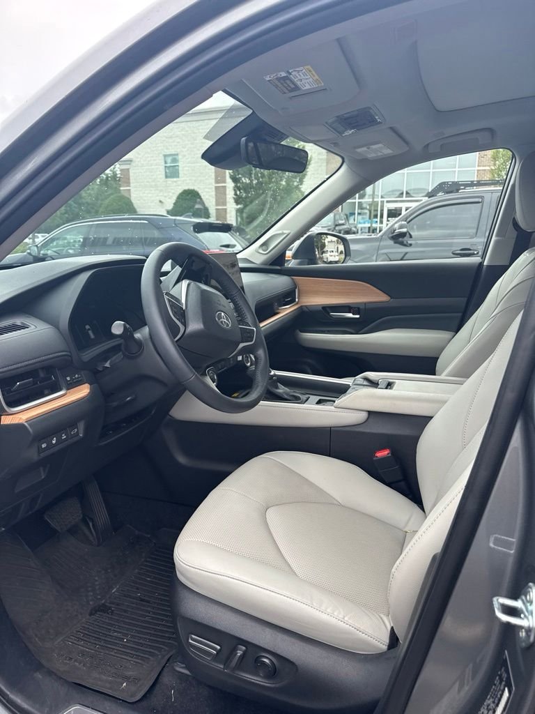 Certified Used 2025  Toyota Limited image 6