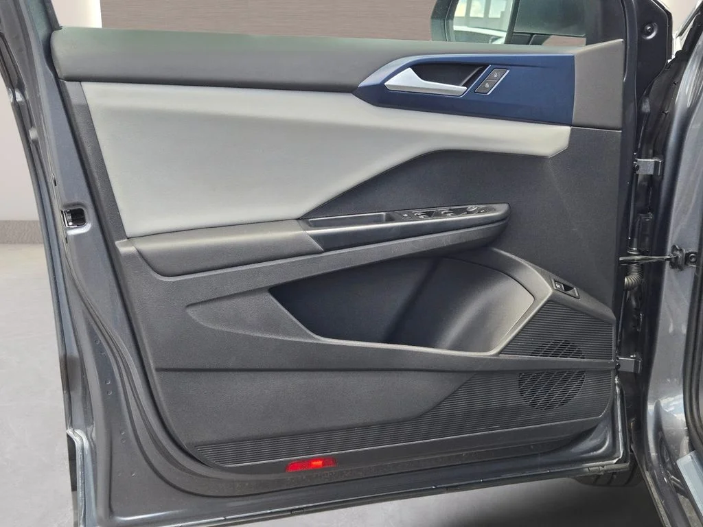 Used 2022 Gray Volkswagen 1.5T SE image 19