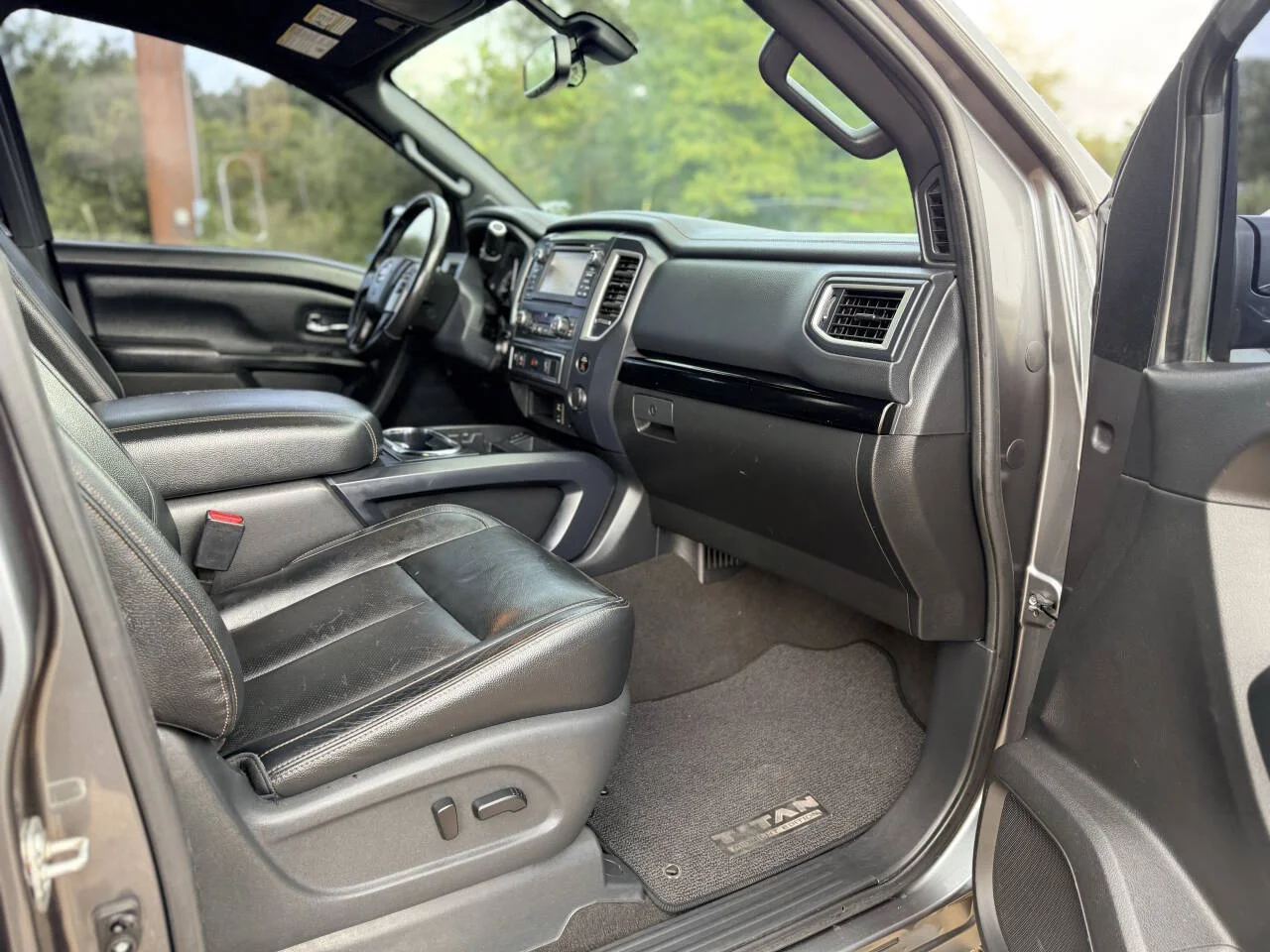 Used 2018 Gray Nissan SL 4x2 4dr Crew Cab image 16