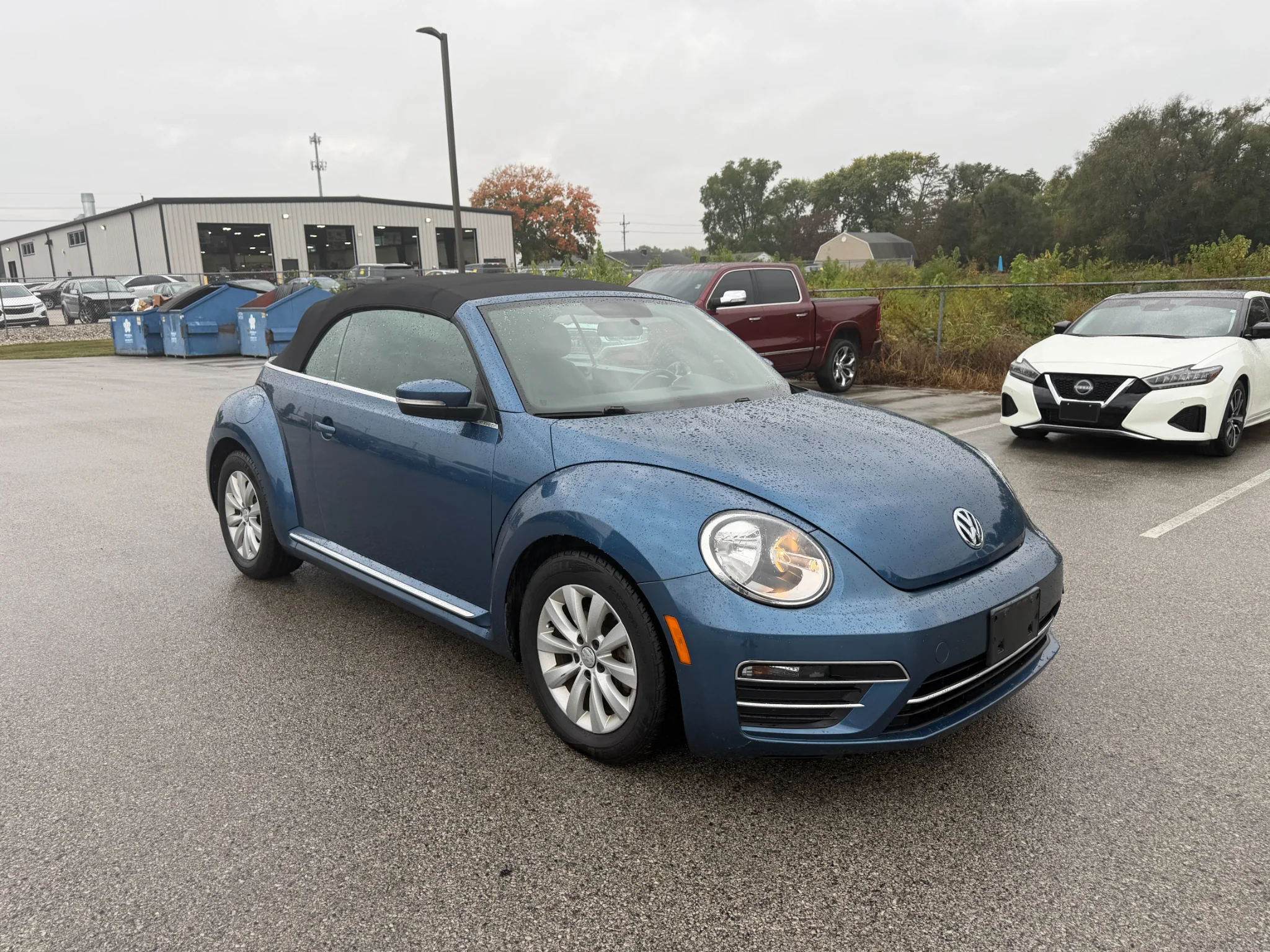 Used 2018 Blue Volkswagen SE image 13