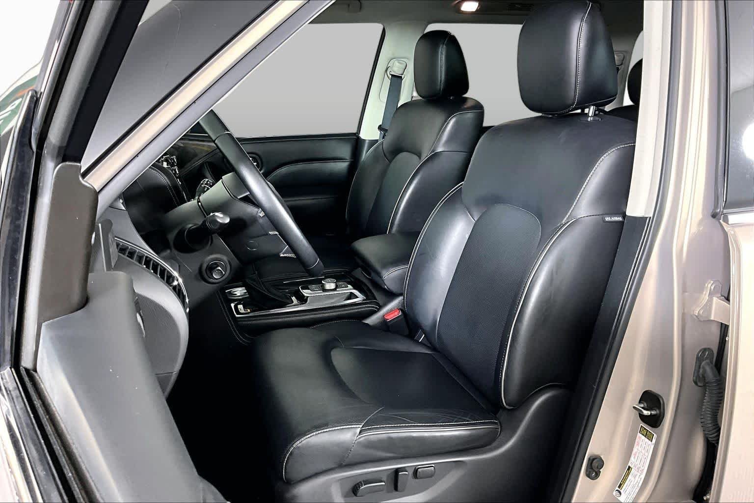 Used 2022 Champagne Quartz INFINITI LUXE image 8