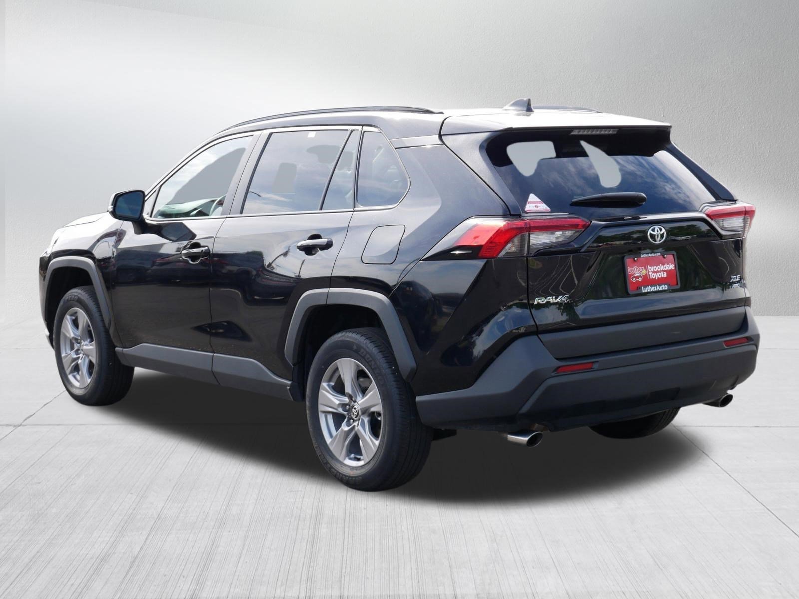 Certified Used 2025 MIDNIGHT BLACK METALLIC Toyota XLE image 5