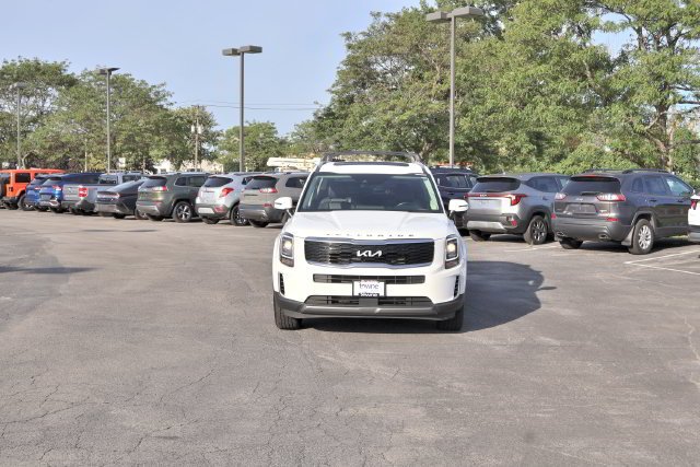 Used 2022 White Kia S image 8