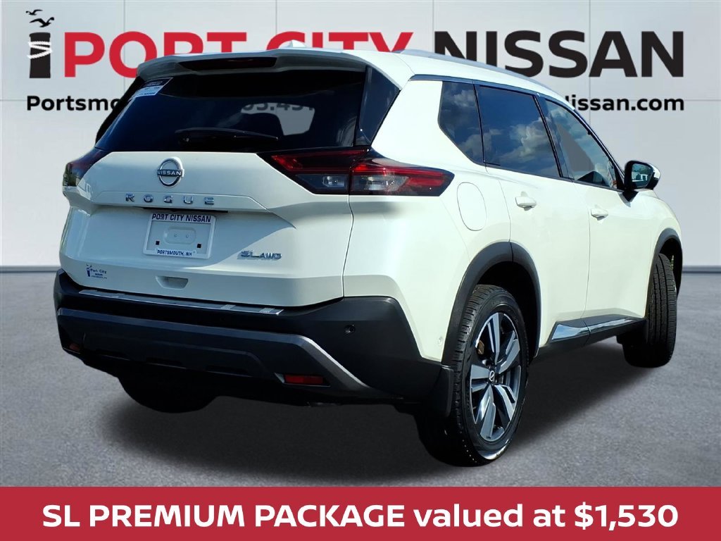 Used 2023 Pearl White Nissan SL premium w/heated leather seats & pano roof image 2