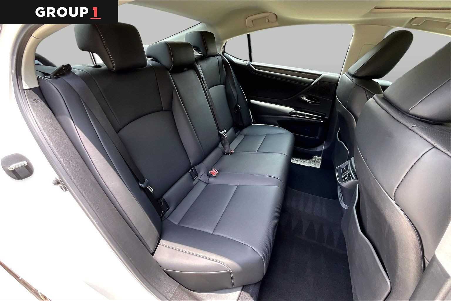 Used 2025 Eminent White Pearl Lexus  image 17