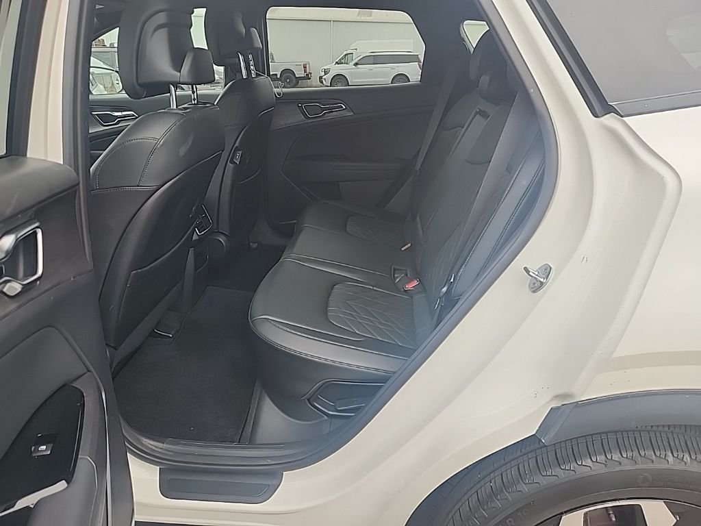Used 2023 White Kia X-Line Prestige image 20