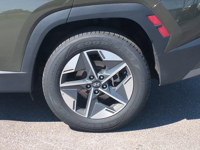 Used 2025  Hyundai SEL image 16