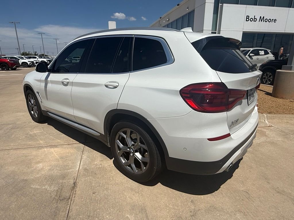 Used 2021 White Metallic BMW sDrive30i image 3