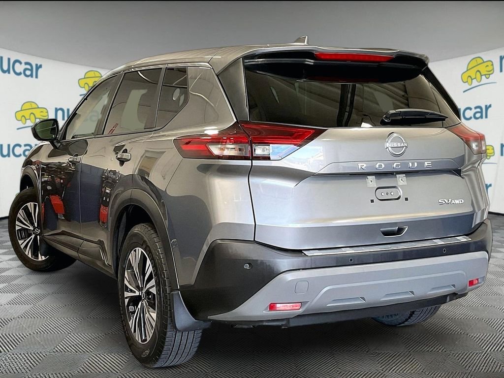 Used 2023 Gray Nissan SV image 4