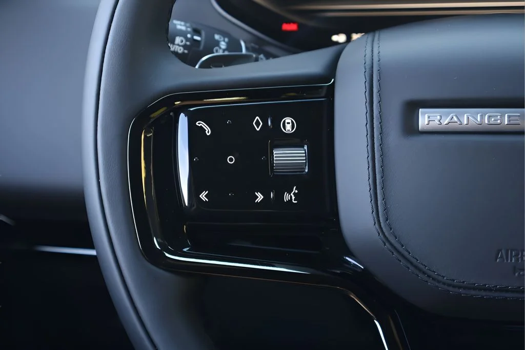 New 2026 Carpathian Grey Land Rover Dynamic SE image 19