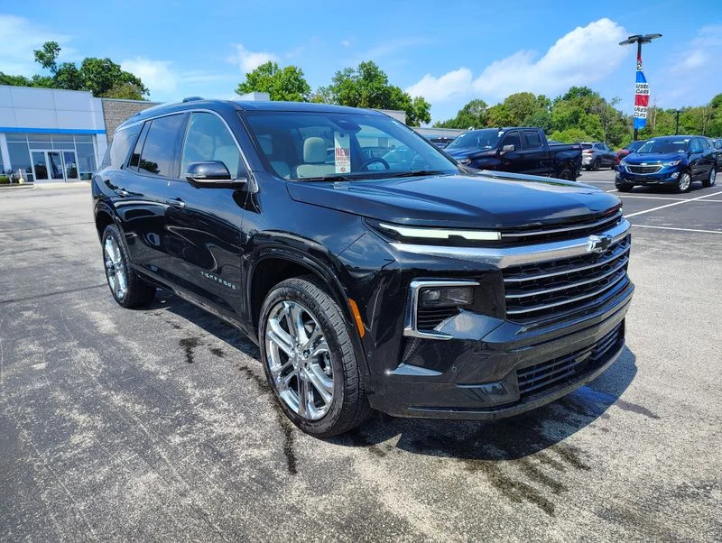 Used 2025 Black Chevrolet High Country image 3