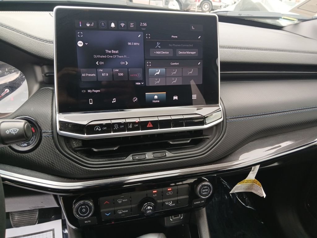 Used 2026 White Jeep Latitude image 21