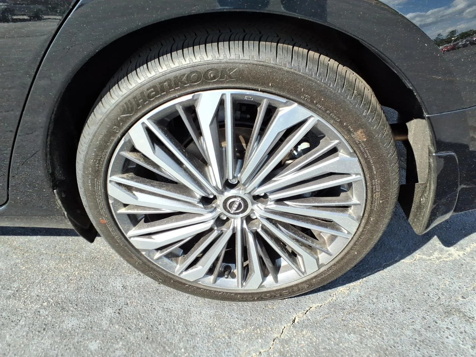 Used 2025 Super Black Nissan SL image 14