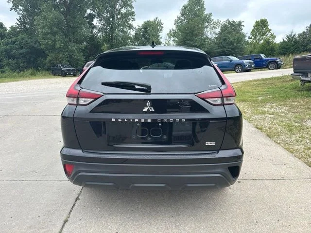Used 2024  Mitsubishi  image 6