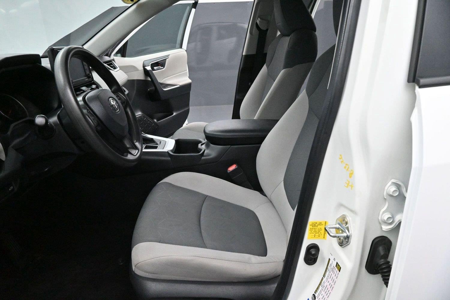 Used 2022 White Toyota XLE image 13