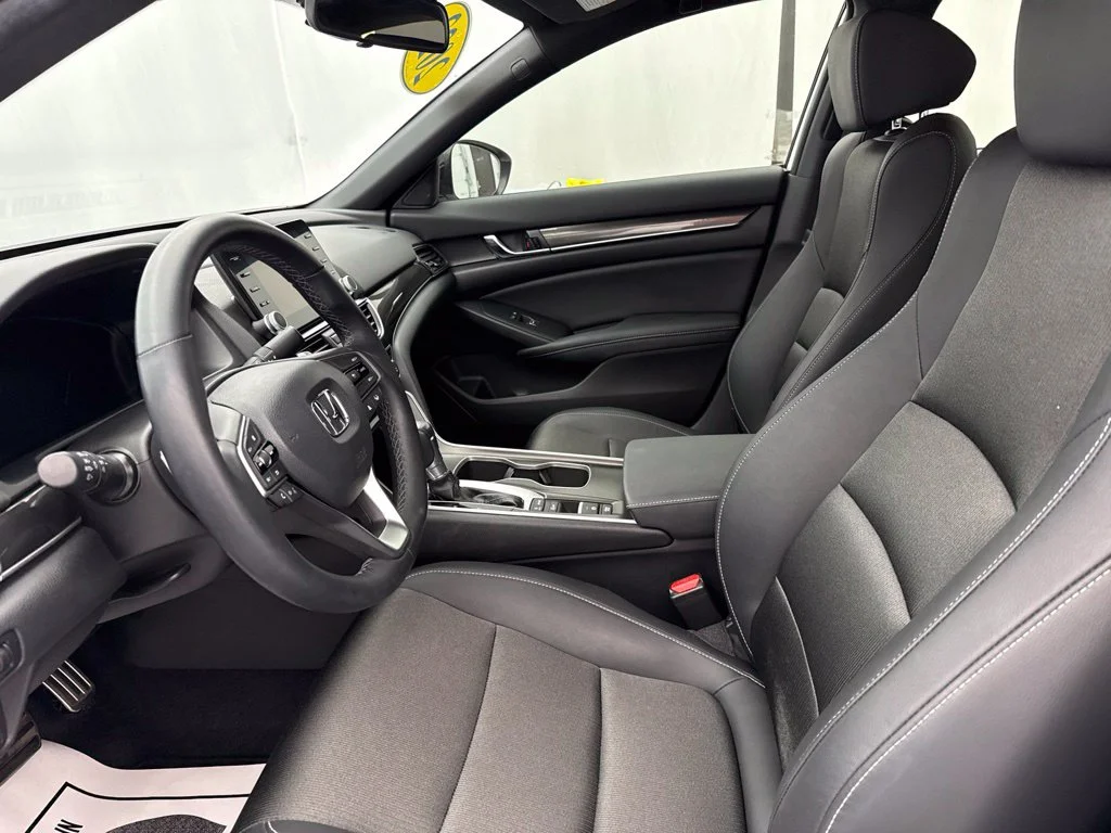 2022 Honda Accord SPORT 4dr Car Slide 15