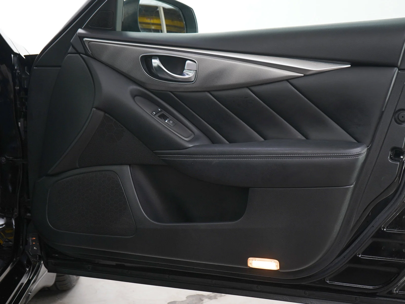 Used 2015 Black Obsidian INFINITI Sport image 9