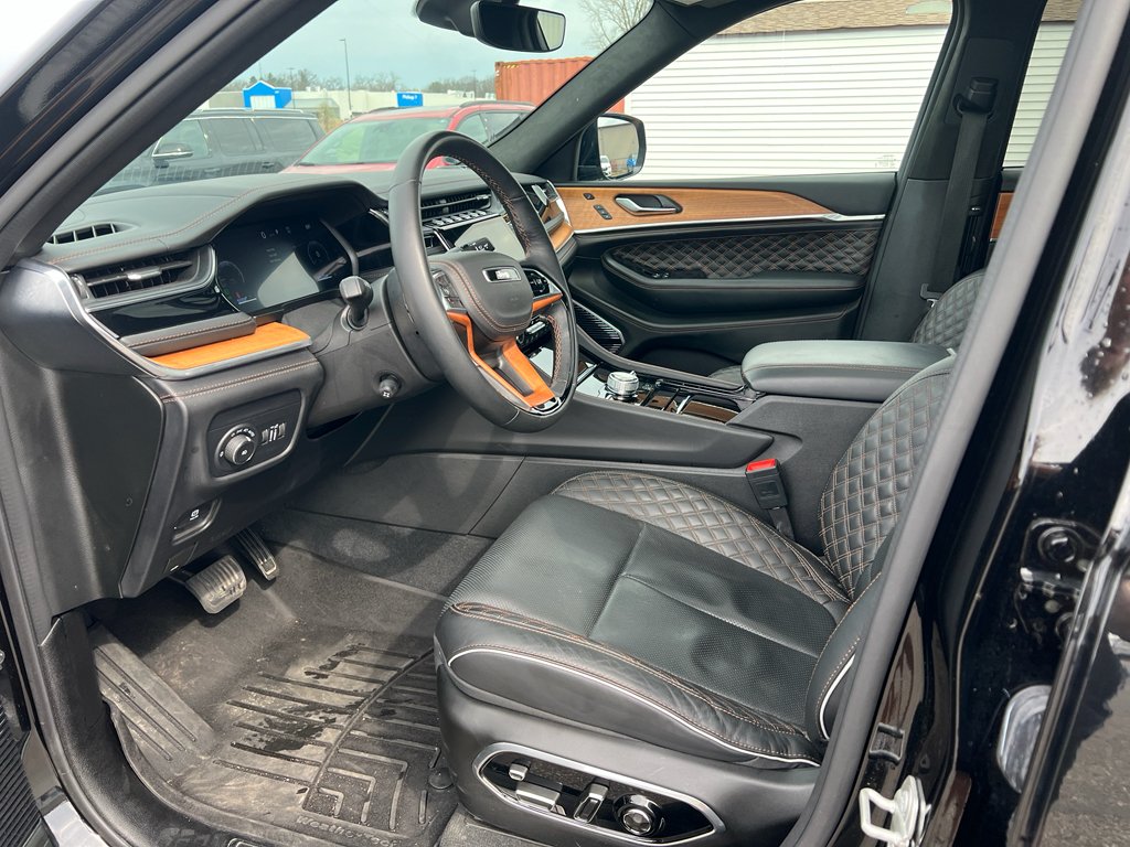 Used 2024 Diamond Black Crystal Pearlcoat Jeep Summit Reserve image 10