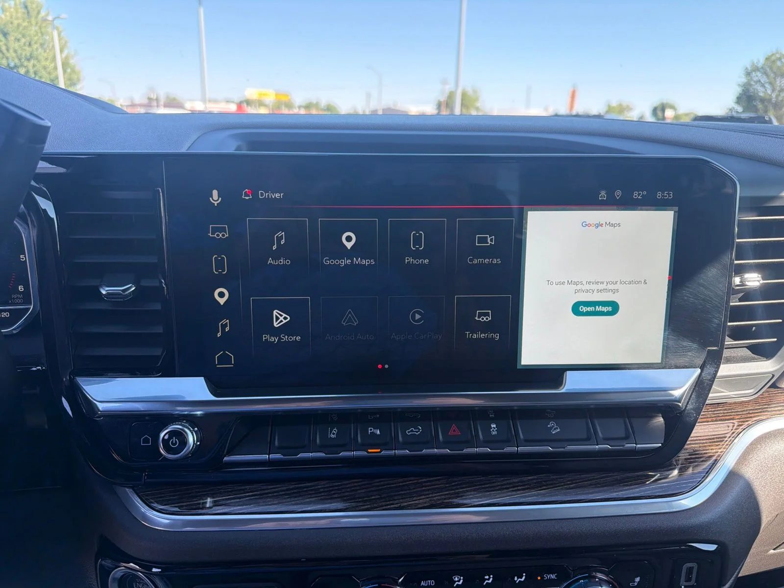 Used 2025 White GMC SLE image 19
