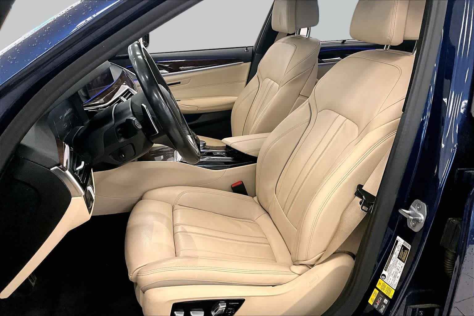 Used 2019 Mediterranean Blue Metallic BMW 530e iPerformance image 7