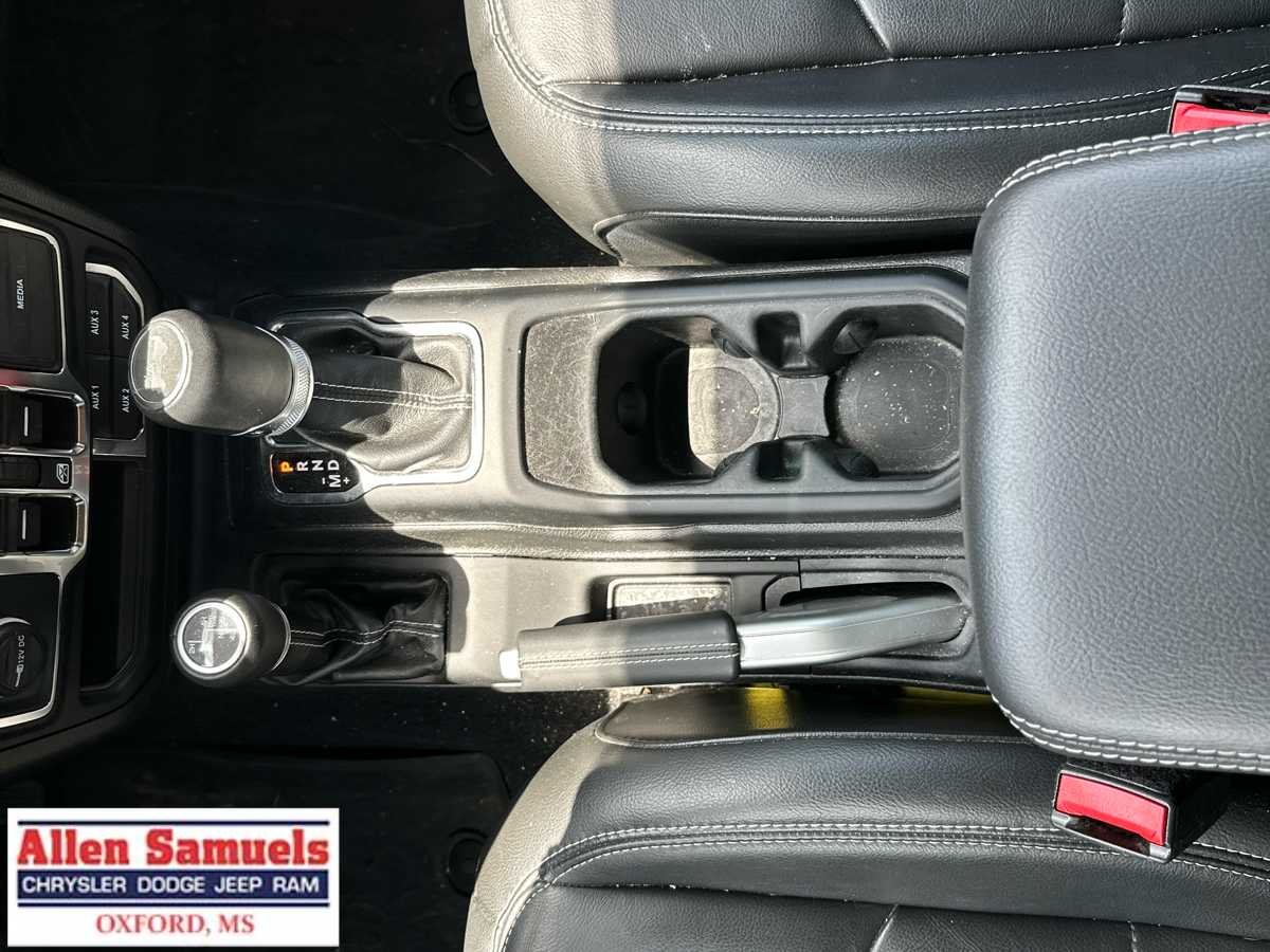 Used 2022 High Velocity Clearcoat Jeep Unlimited Sahara image 31