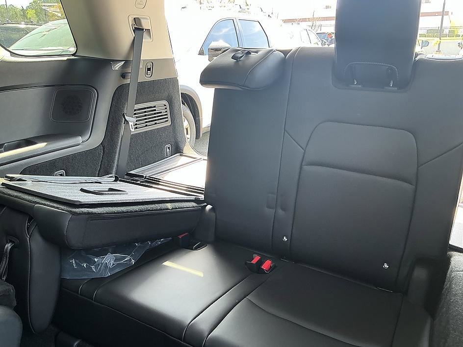 New 2026 Boulder Gray Pearl / Super Black Two-tone Nissan Platinum image 26
