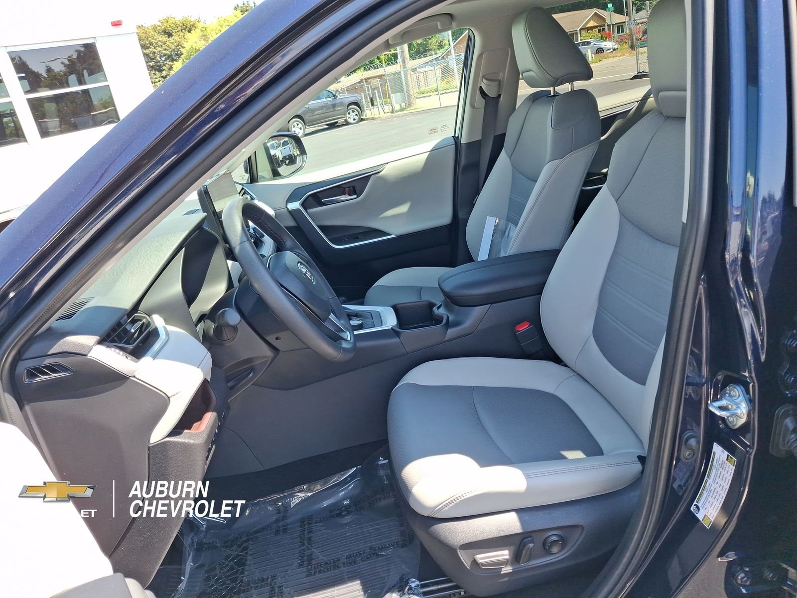 2025 Toyota RAV4 Limited - Photo 15