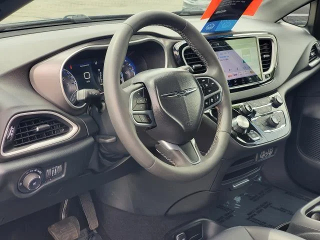 Used 2025 Fathom Blue Pearlcoat Chrysler Select image 8