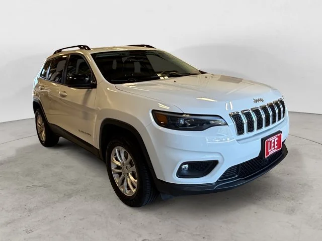 Used 2022 White Jeep Latitude Lux image 8