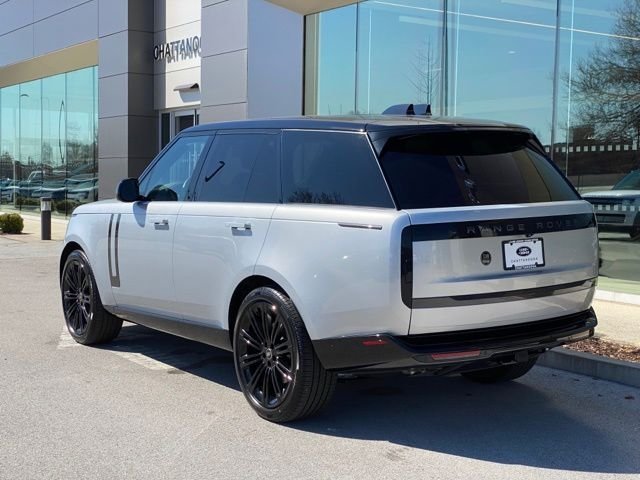 Used 2025 Silver Land Rover SE image 3