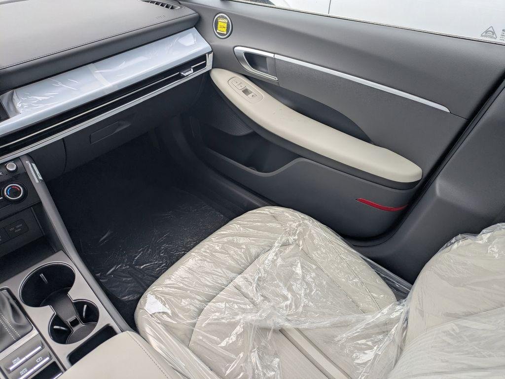 New 2026 Gray Hyundai SE image 11