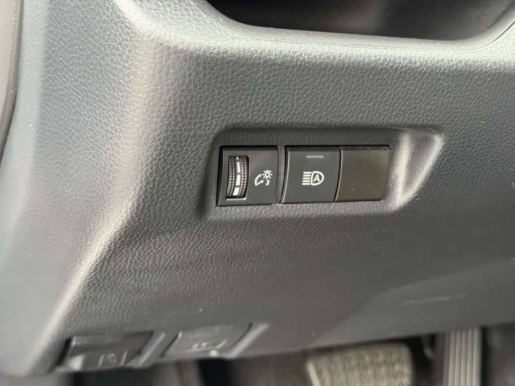 Used 2021 Silver Toyota XLE image 19