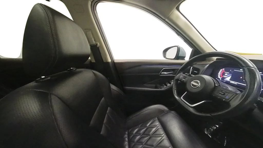 Used 2023 Gray Nissan Platinum image 34