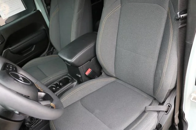 Used 2024 Earl Clearcoat Jeep Sport S image 8